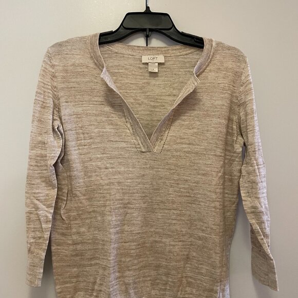 Ann Taylor Loft Lightweight 3/4 Sleeve Sweater, Tan size S excellent condition - Picture 2 of 5